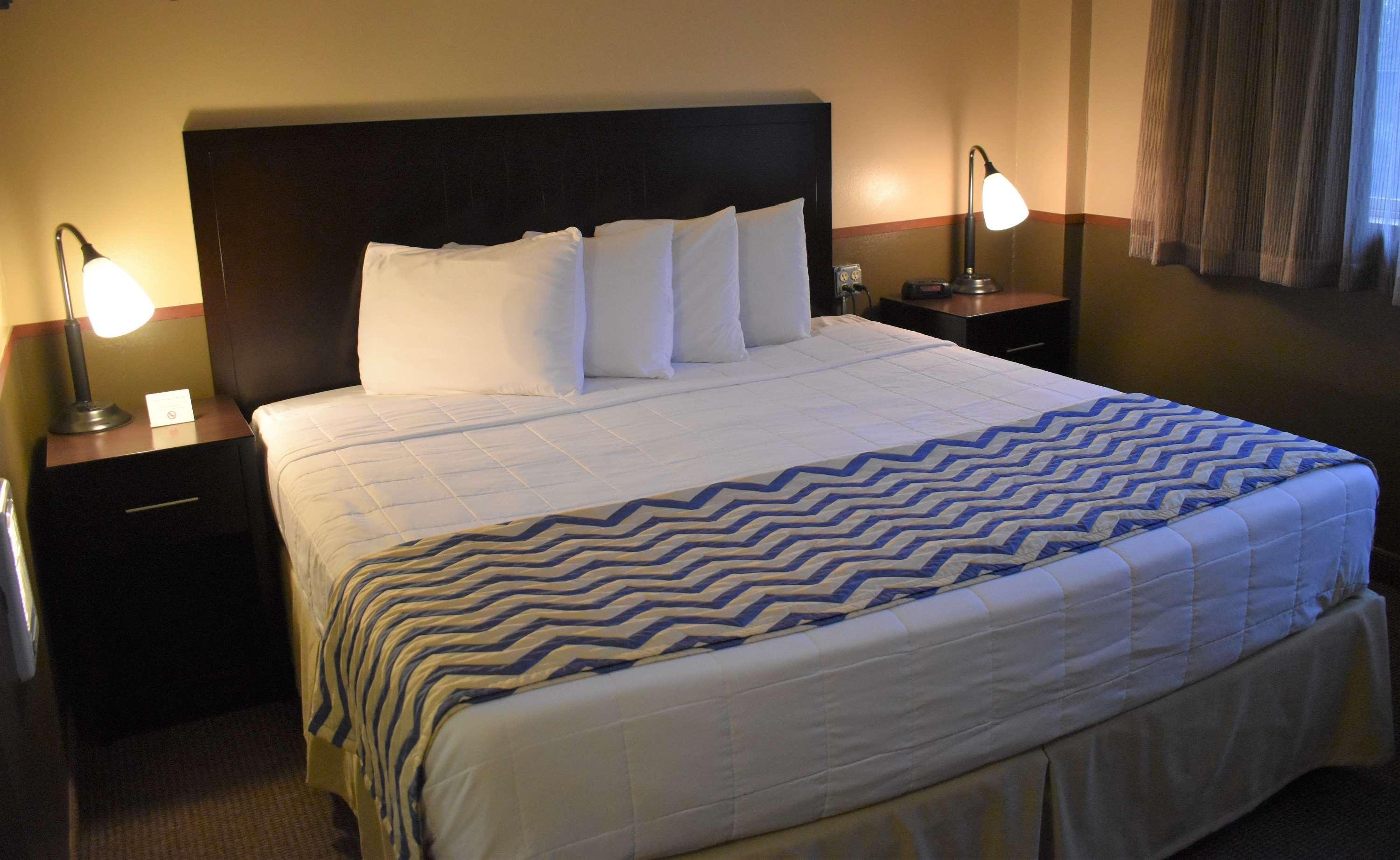 Surestay By Western Center Hotel 3*
