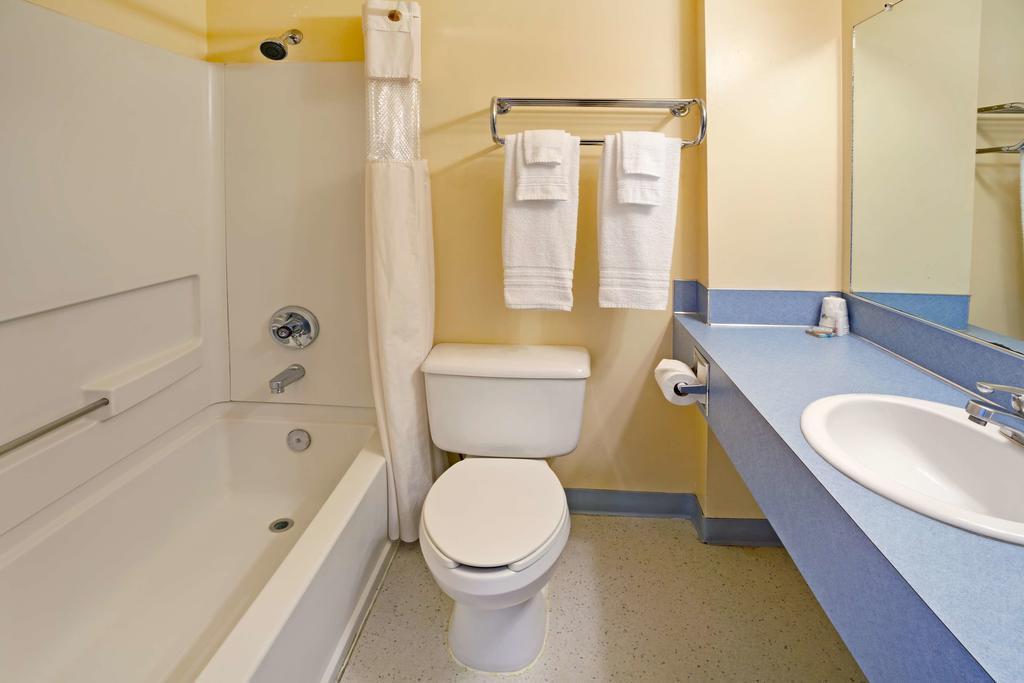Surestay By Western Center Hotel